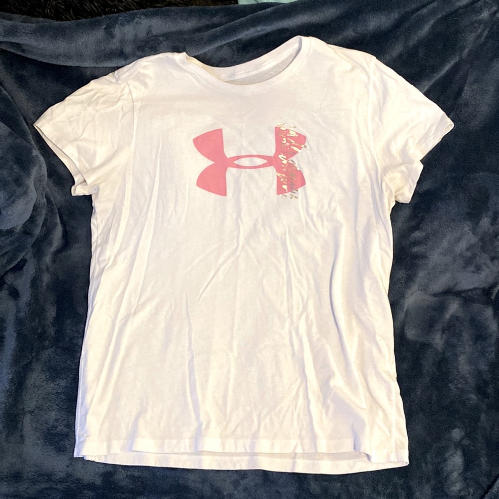 I am selling a Under Armour shirt, size XL. It is a white shirt with some pink.